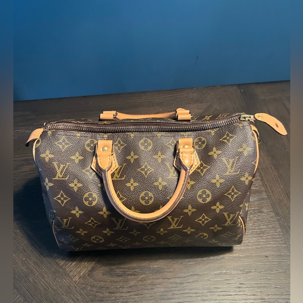 Authentic pre- owend Louis Vuitton speedy 30 Code 851 Made in France